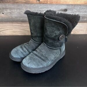 UGG Mini Bailey Button Black Suede Shearling Lined Boots Woman's Size 5 Winter